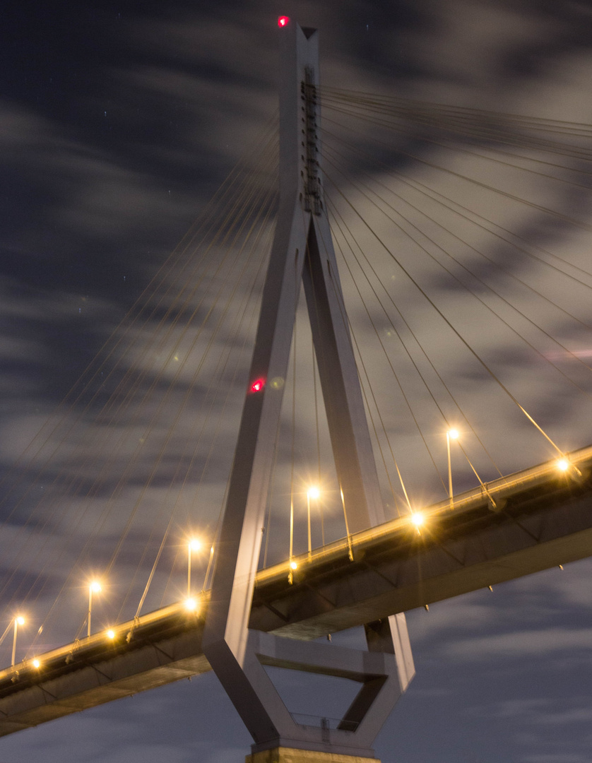 Nachts unter der Köhlbrandbrücke..