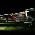 Nachts vor dem Hangar