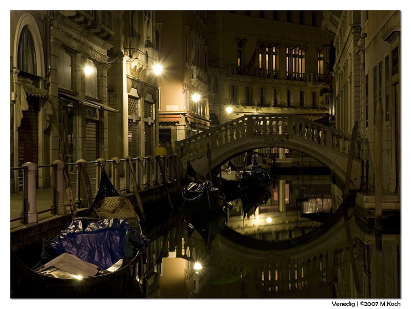 Nachts zwischen den Gassen und Kanälen Venedigs I