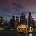 Nachtsicht auf die Skyline von Singapore