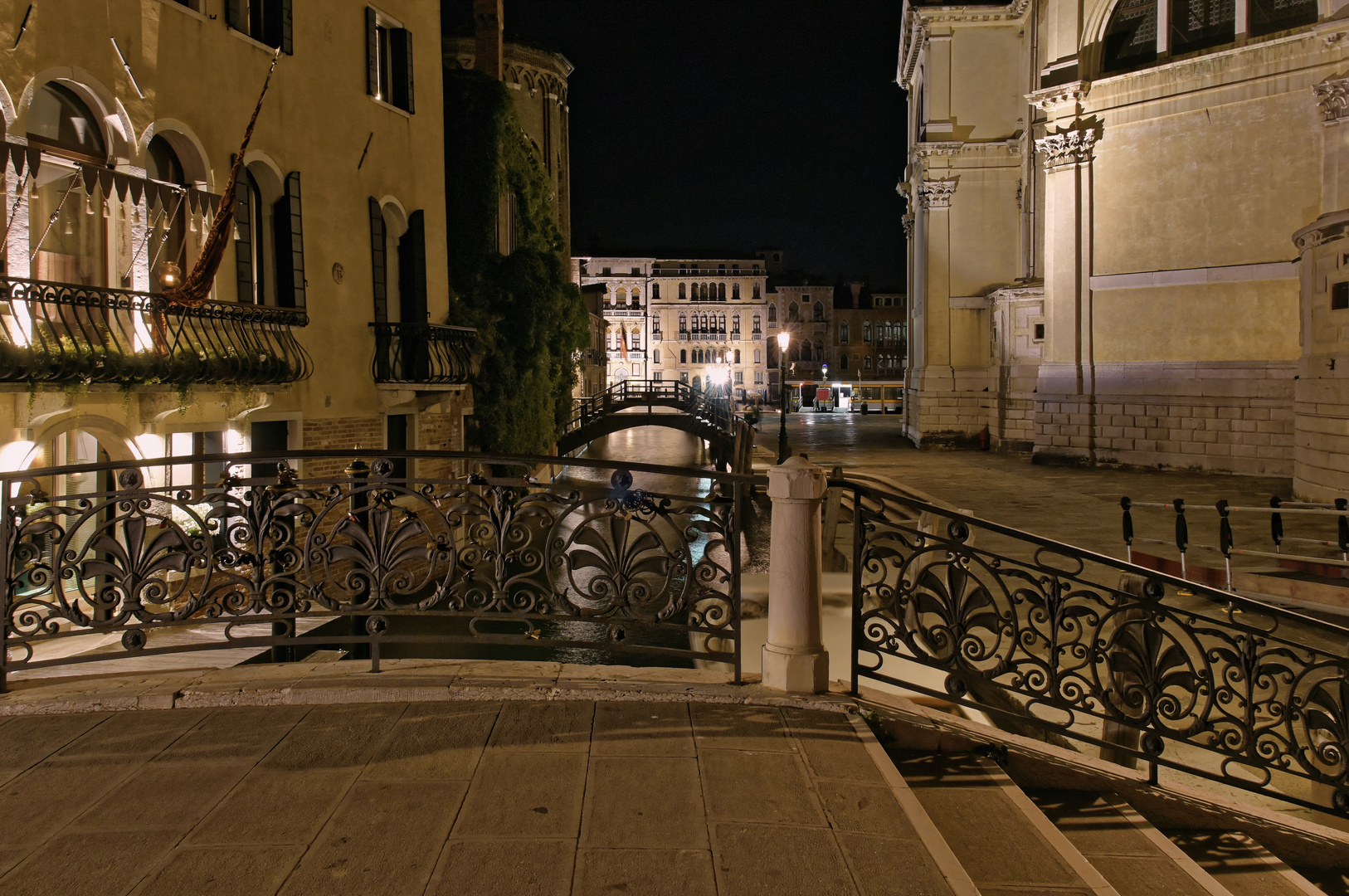 Nachtspaziergang durch Venedig