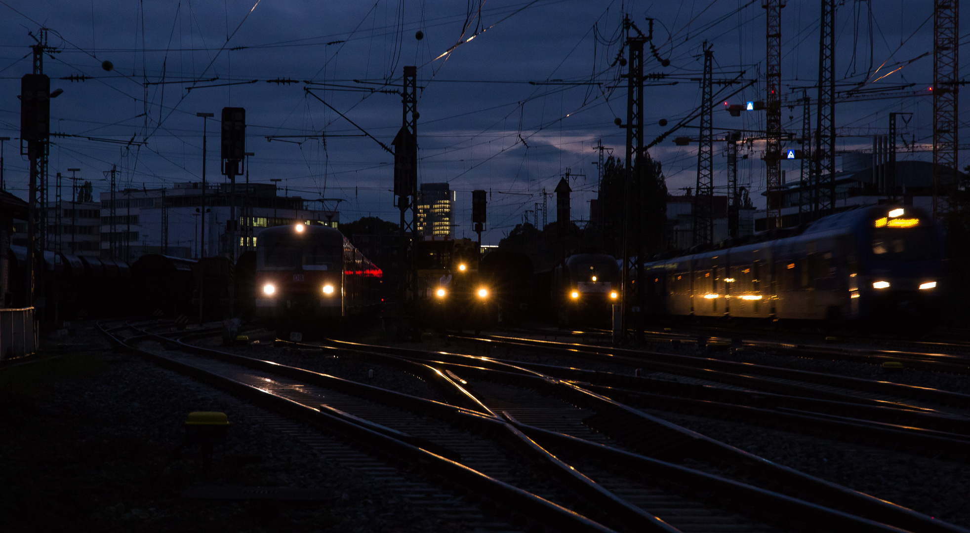 Nachtstimmung mit vier Zügen