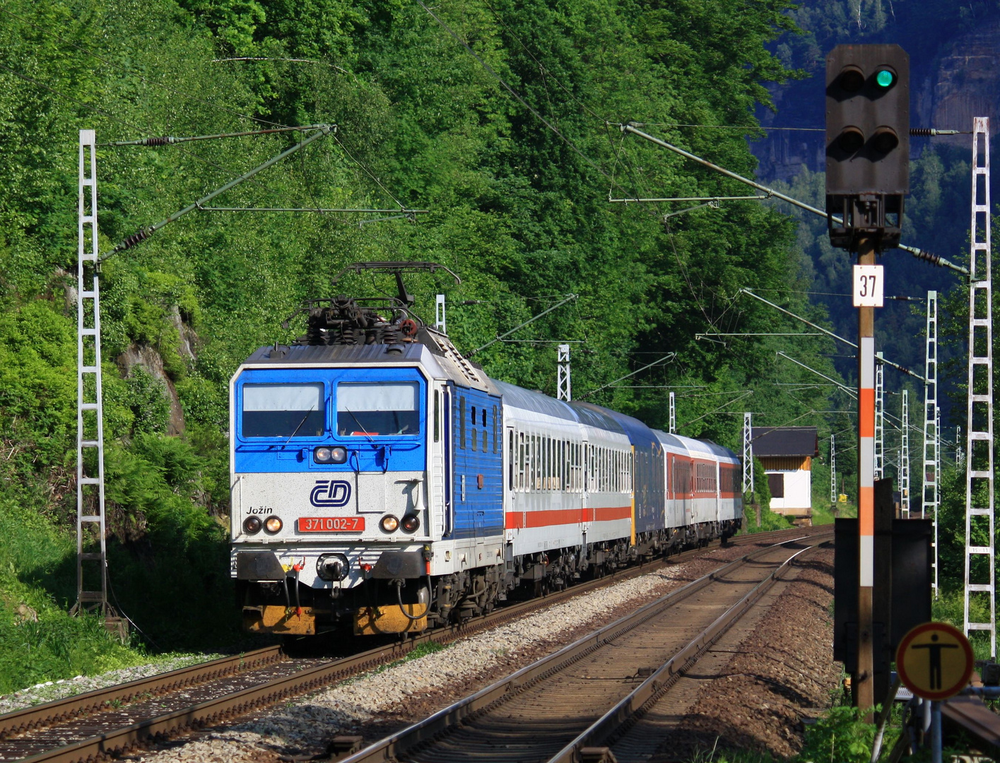 Nachtzug im Elbtal