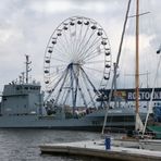 Nachwuchswerbung bei der Marine? -Riesenrad auf Kriegsschiff?-