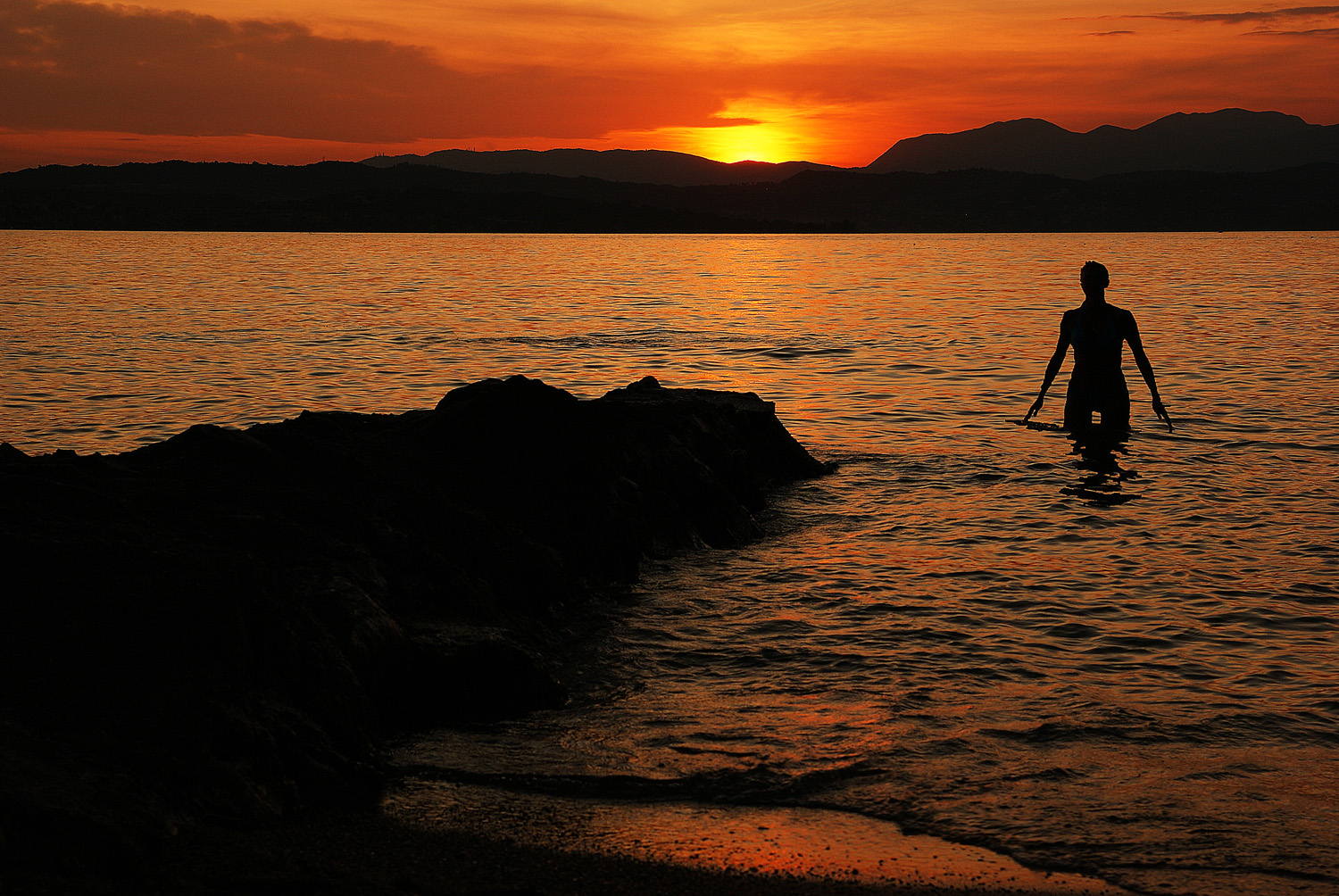 (Nackt-) Baden bei Sonnenuntergang