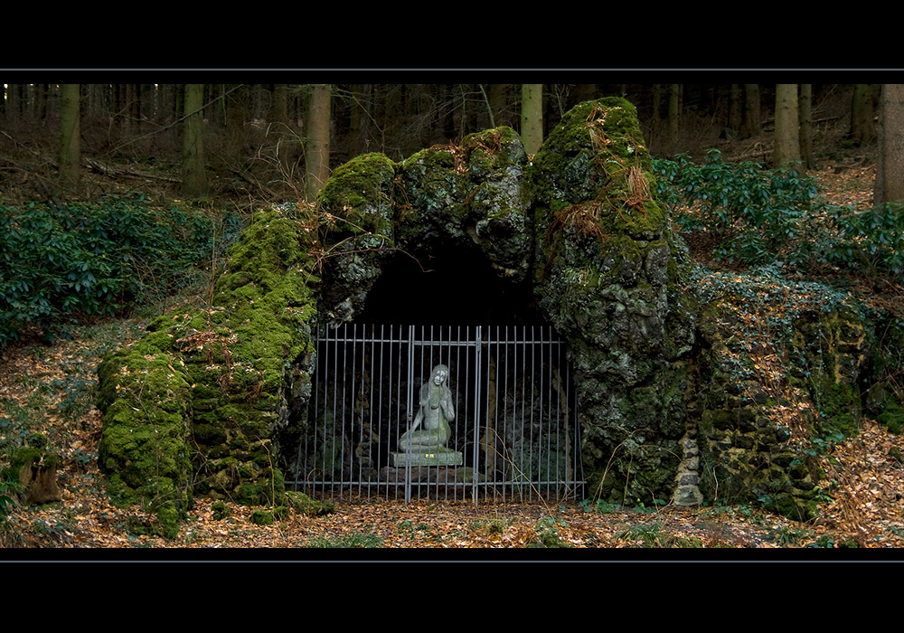 Nackt hinter Gittern