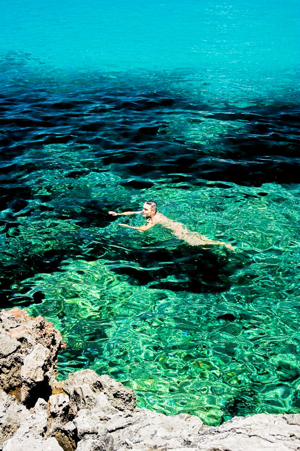 Nadando solo en Menorca