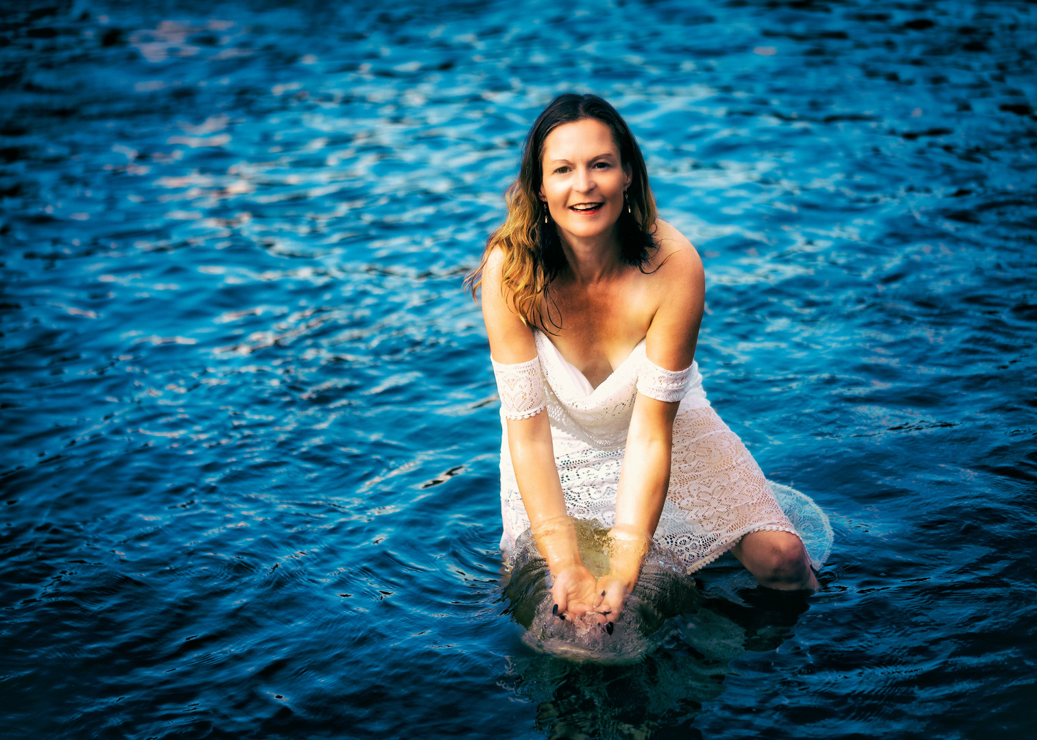 Nadine plantscht in der Weser