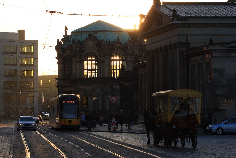 Nächste Haltestelle Theaterplatz