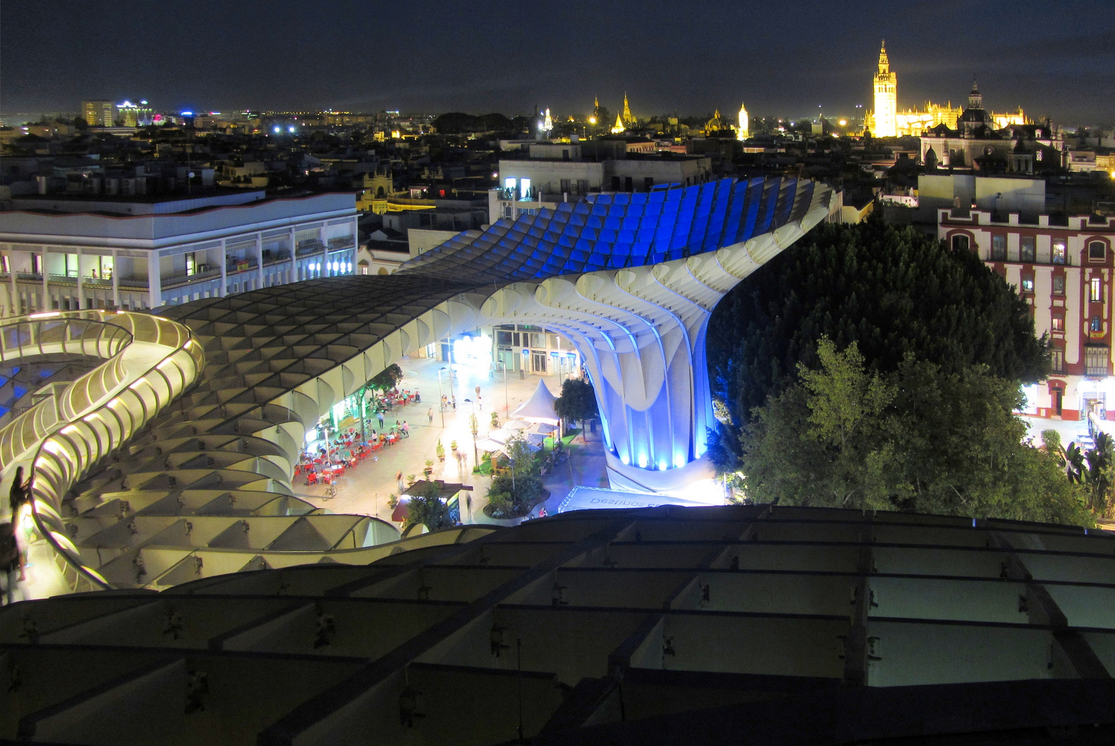 nächtliche Aussicht über Sevilla