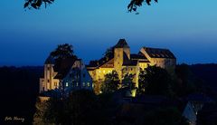 Nächtliche Burg Hohnstein in der Sächsischen Schweiz.