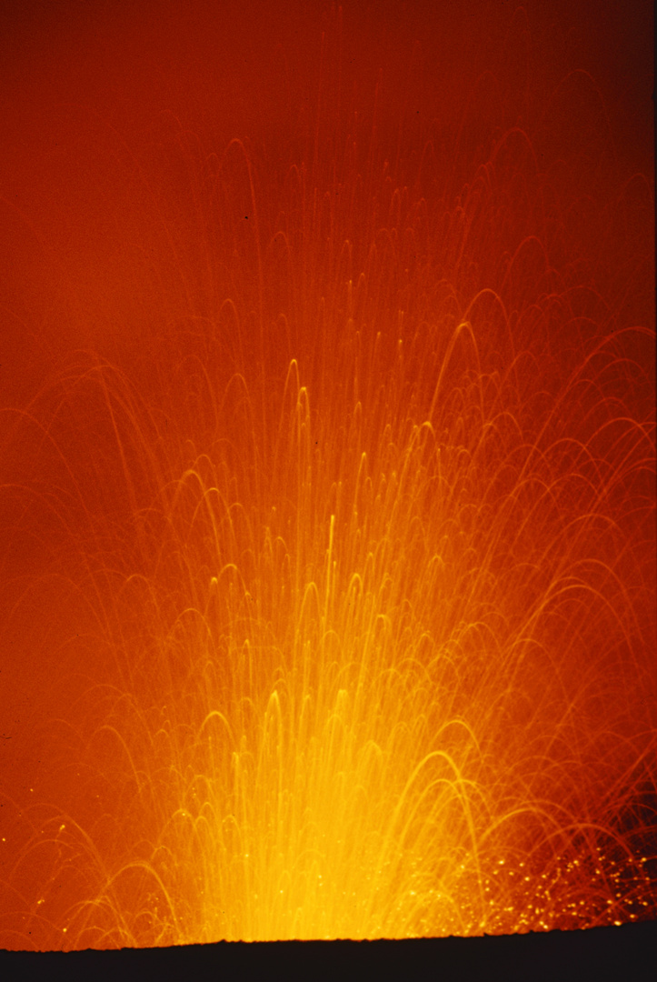 Nächtliche Eruption des Stromboli - September 1981