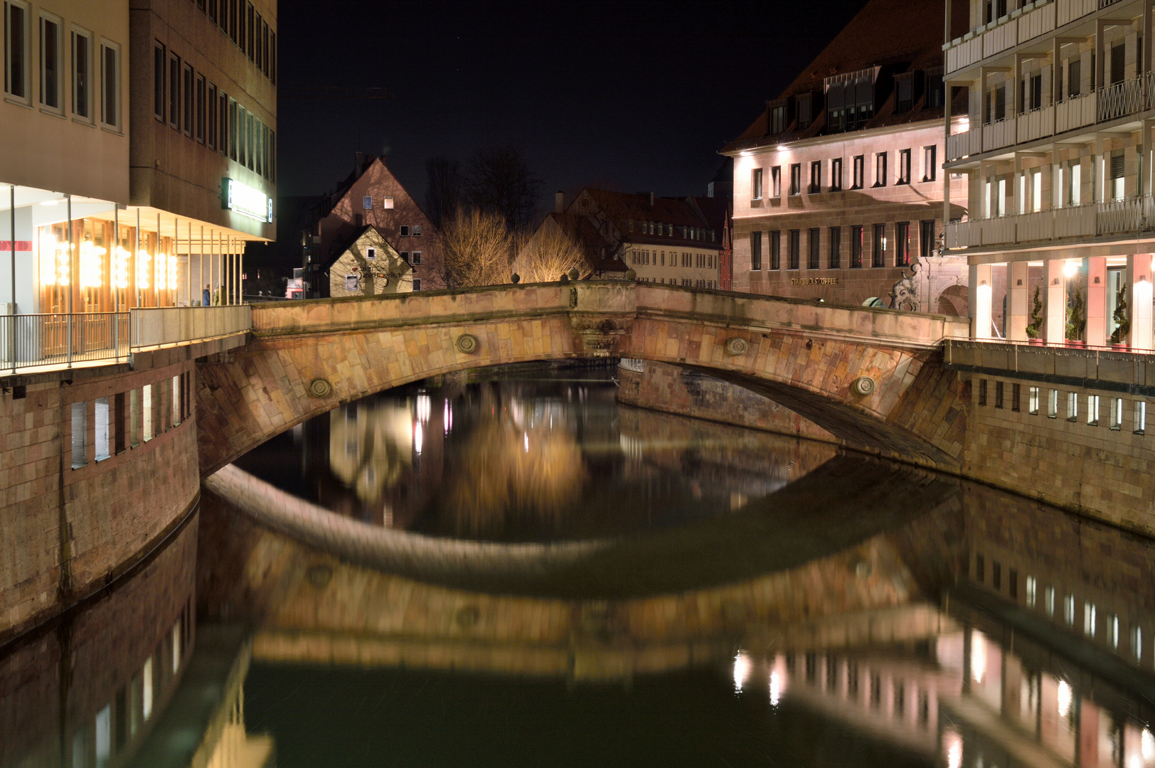 Nächtliche Fleischbrücke von Nürnberg