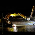 Nächtliche Kanalbaustelle mit Taucher im Hafen von Hamm am Datteln-Hamm-Kanal