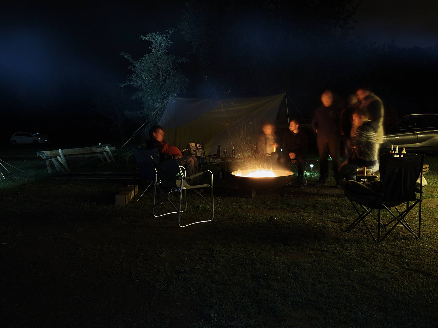 Nächtliche Stimmung am Lagerfeuer