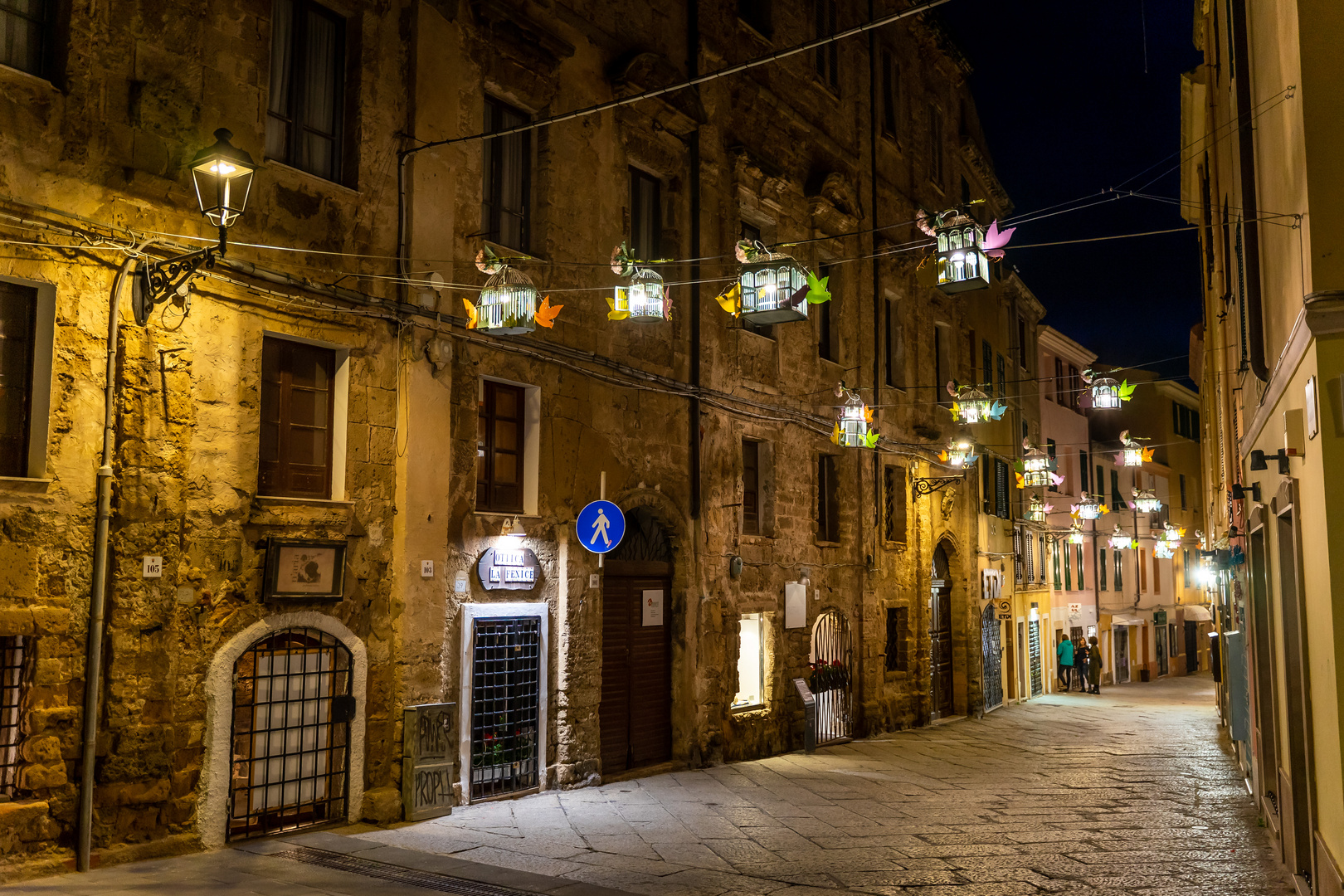 Nächtliche Strasse in Alghero