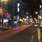 Nächtliche Straßenszene in Anam, Seoul, Südkorea (1)