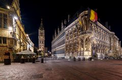 Nächtlicher Blick auf das Rathaus von Gent