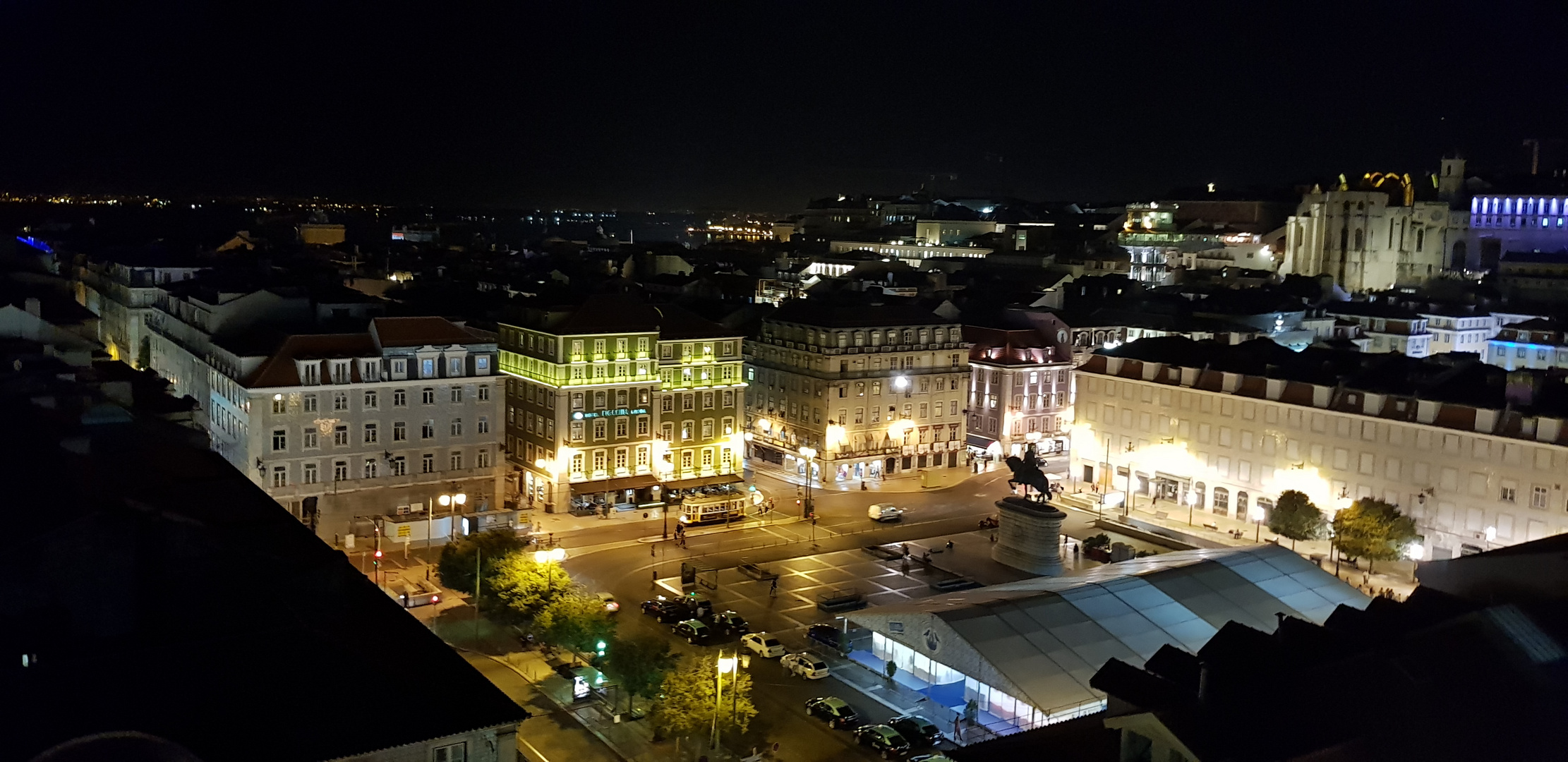 .. nächtlicher Blick auf den Rossio