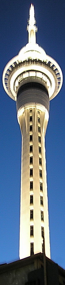 Nächtlicher Blick auf den Skytower