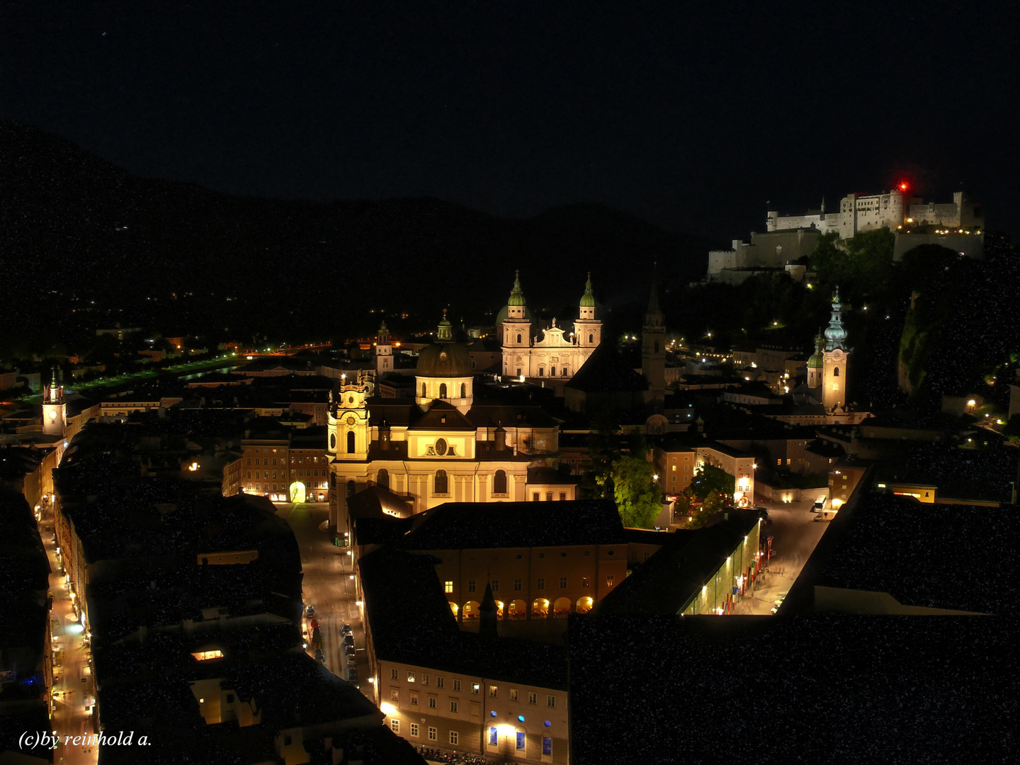 Nächtlicher Blick auf die Salzburger Altstadt