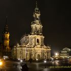 Nächtlicher Blick auf Hofkirche und Semper Oper