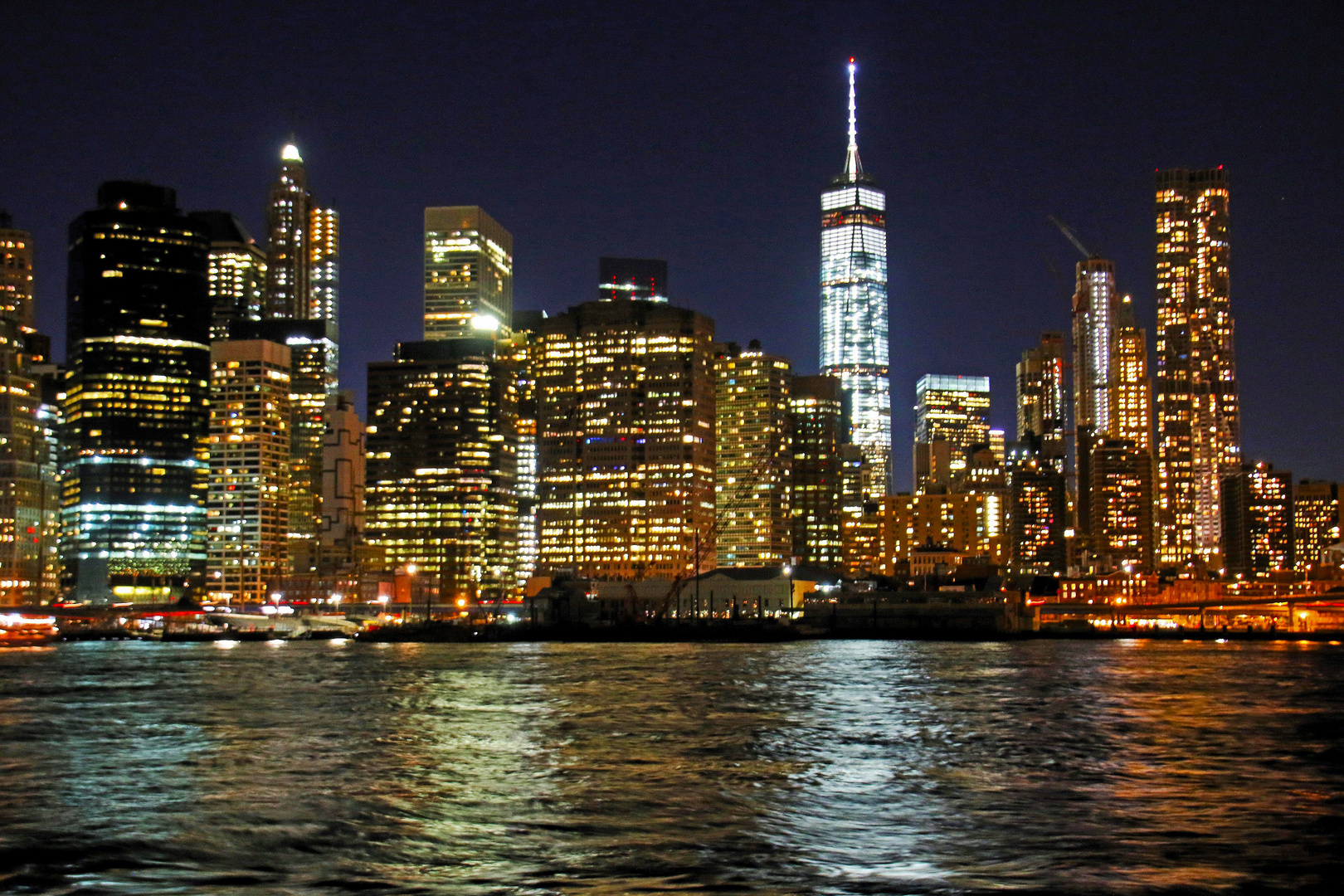 Nächtlicher Blick auf Manhattan