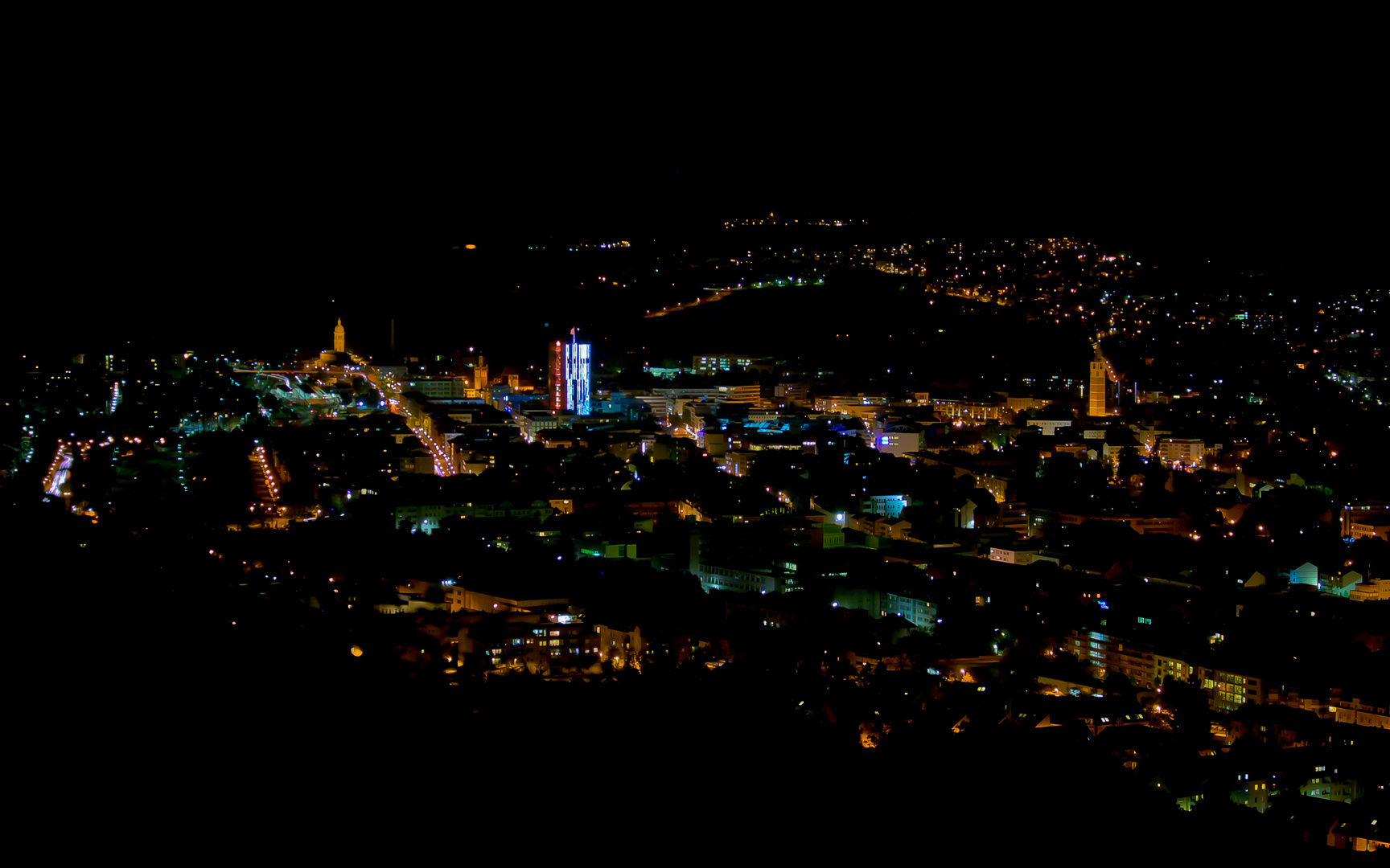 Nächtlicher Blick auf Pforzheim vom Monte Scherbelino aus