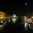 Nächtlicher Blick von der Rialtobrücke auf den Canale Grande