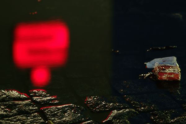 Nächtlicher Bürgersteig