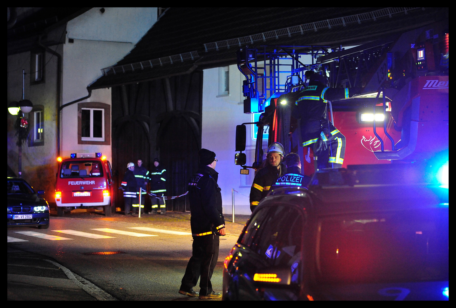 Nächtlicher Einsatz der Feuerwehr und Polizei