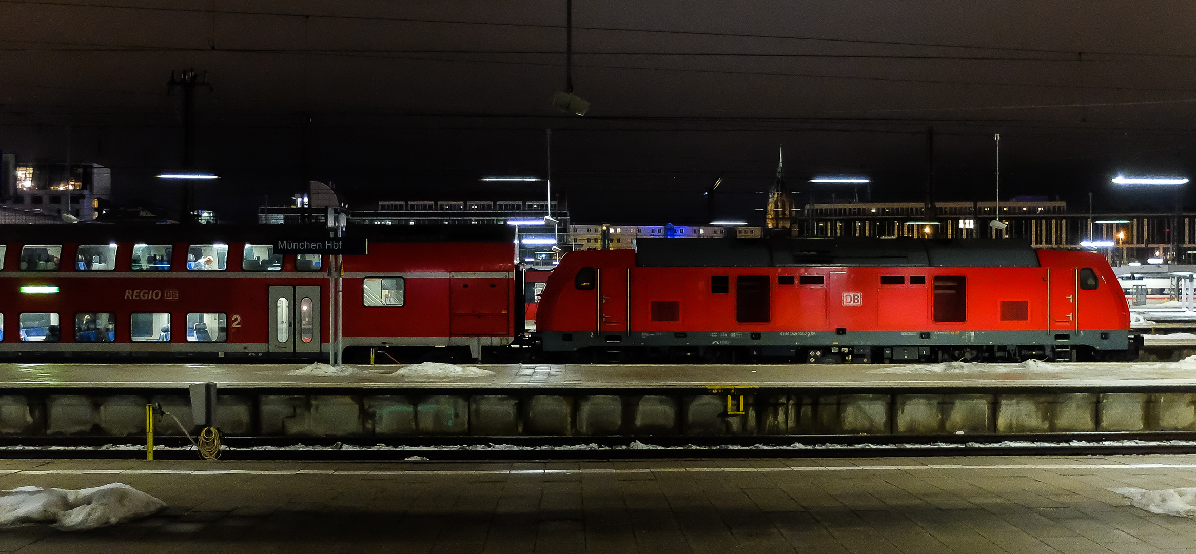 Nächtlicher Flügelbahnhof