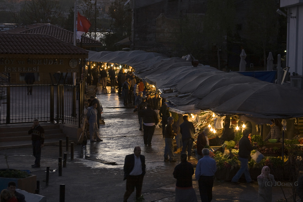 Nächtlicher Gemüsemarkt am Bosporus