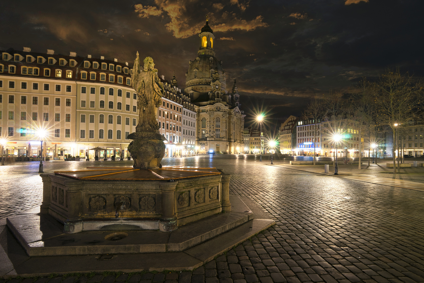 nächtlicher Neumarkt in Dresden 