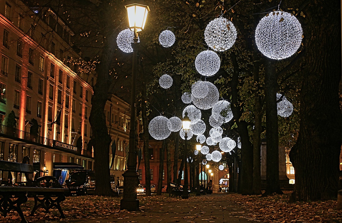 nächtlicher Promenadeplatz