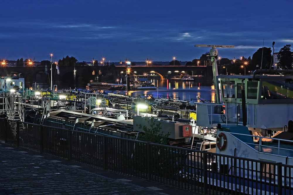 nächtlicher Stop am Moselufer