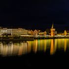 Nächtlicher Weihnachtsmarkt