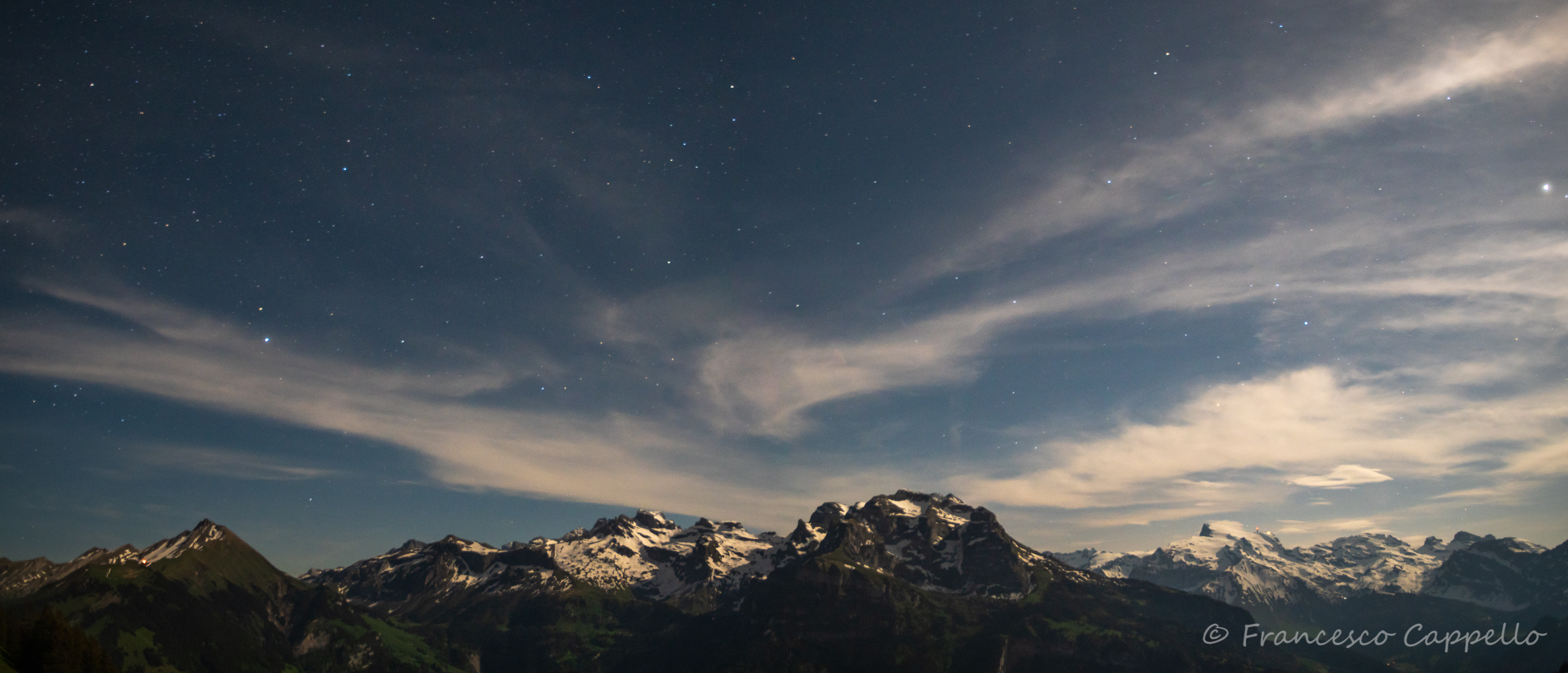 nächtliches Bergpanorama