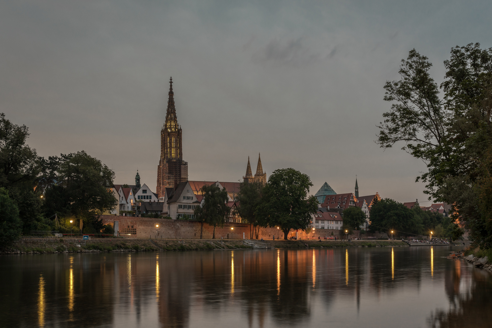 Nächtliches Donauufer