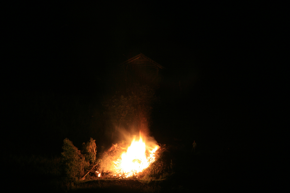 Nächtliches Feuer