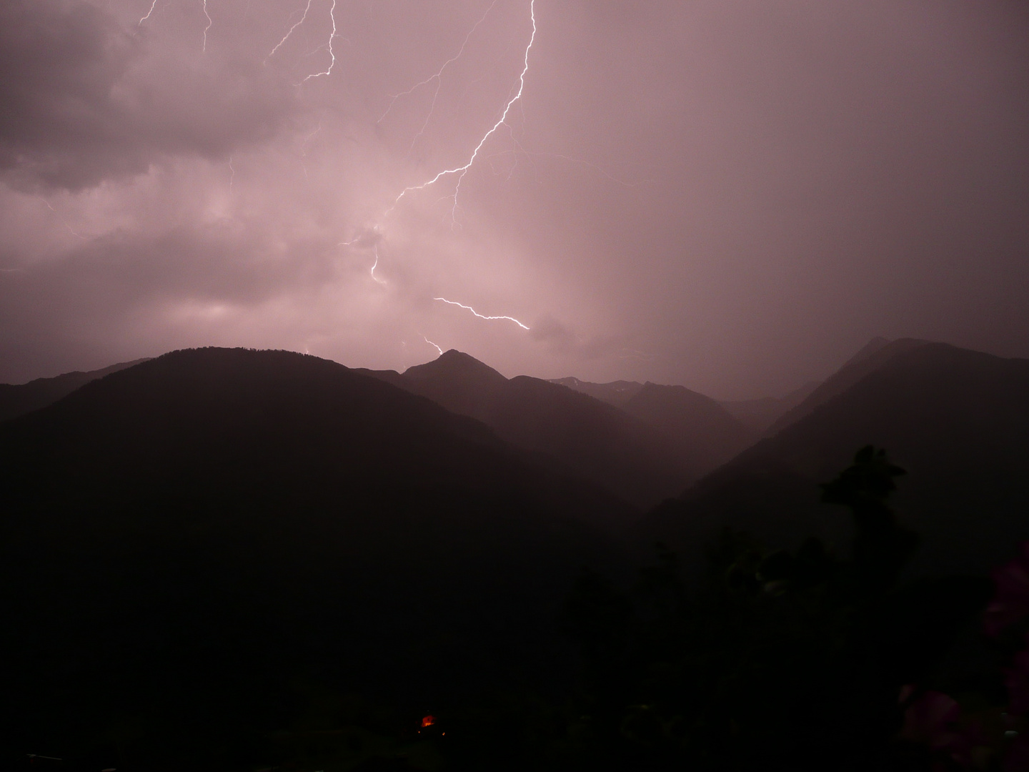 Nächtliches Gewitter über dem Virgental