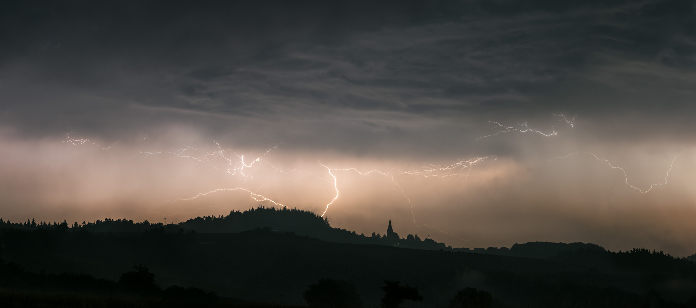 Nächtliches Gewitter über Reifferscheid, Eifel