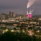 nächtliches Hannover mit Ihmezentrum und Heizkraftwerk