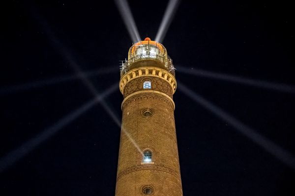 Nächtliches Leuchtfeuer