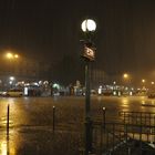 Nächtliches Paris bei Regen