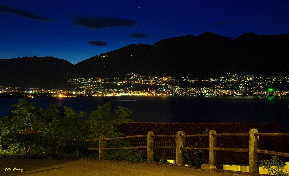 Nächtliches Tessin,- Blick auf Locarno.