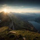 ^ Nägeliberg: Sonnenaufgang über dem Gipfel ^