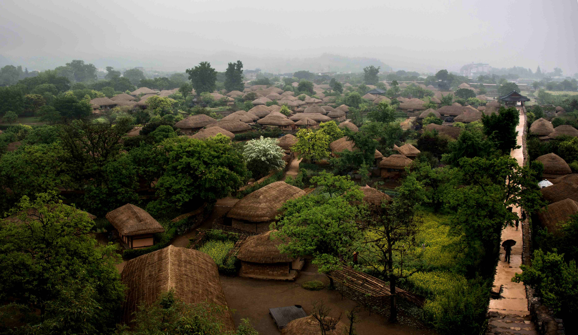 Nagan Folk Village, ein von einer Stadtmauer umgebenes traditionelles Dorf