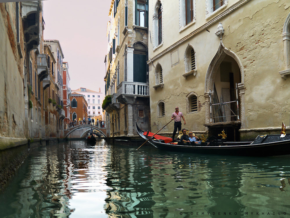 Nager dans Venise.