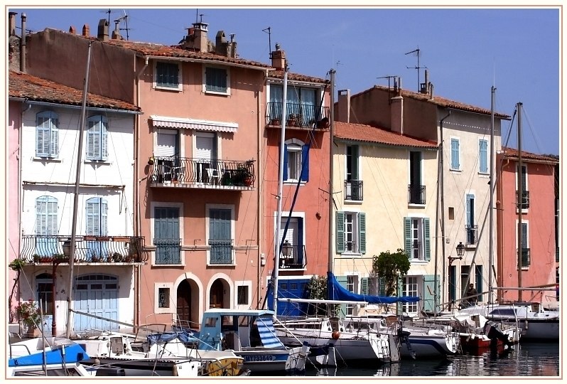 Nah am Wasser gebaut... Foto & Bild | europe, france, provence-alpes